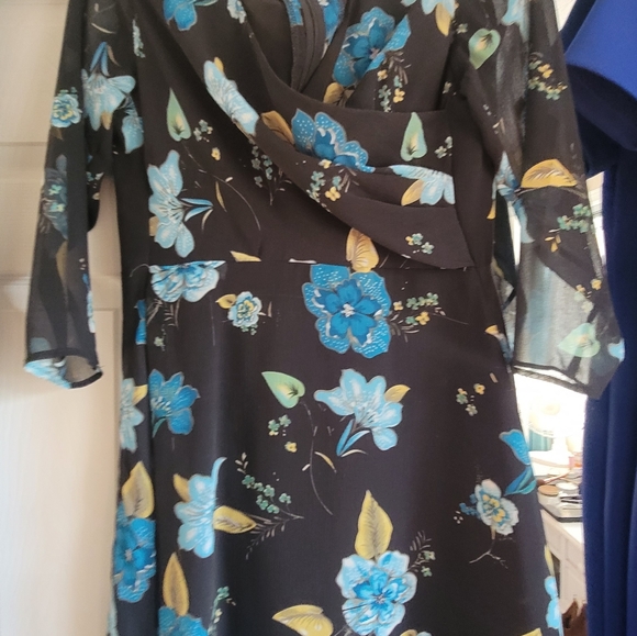 Dawn's Dresses - Picture 6 of 16